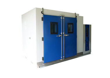 Duży spacer środowiskowy w komorze testowej z symulacją temperatury i wilgotności